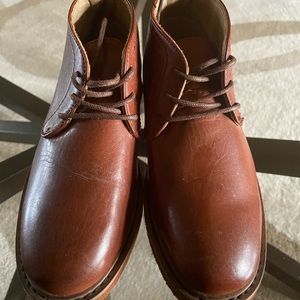 Boys brown low cut boot